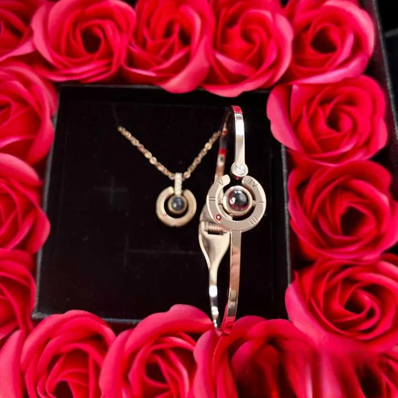 Eternal Roses Jewelry Set With Pendant Box