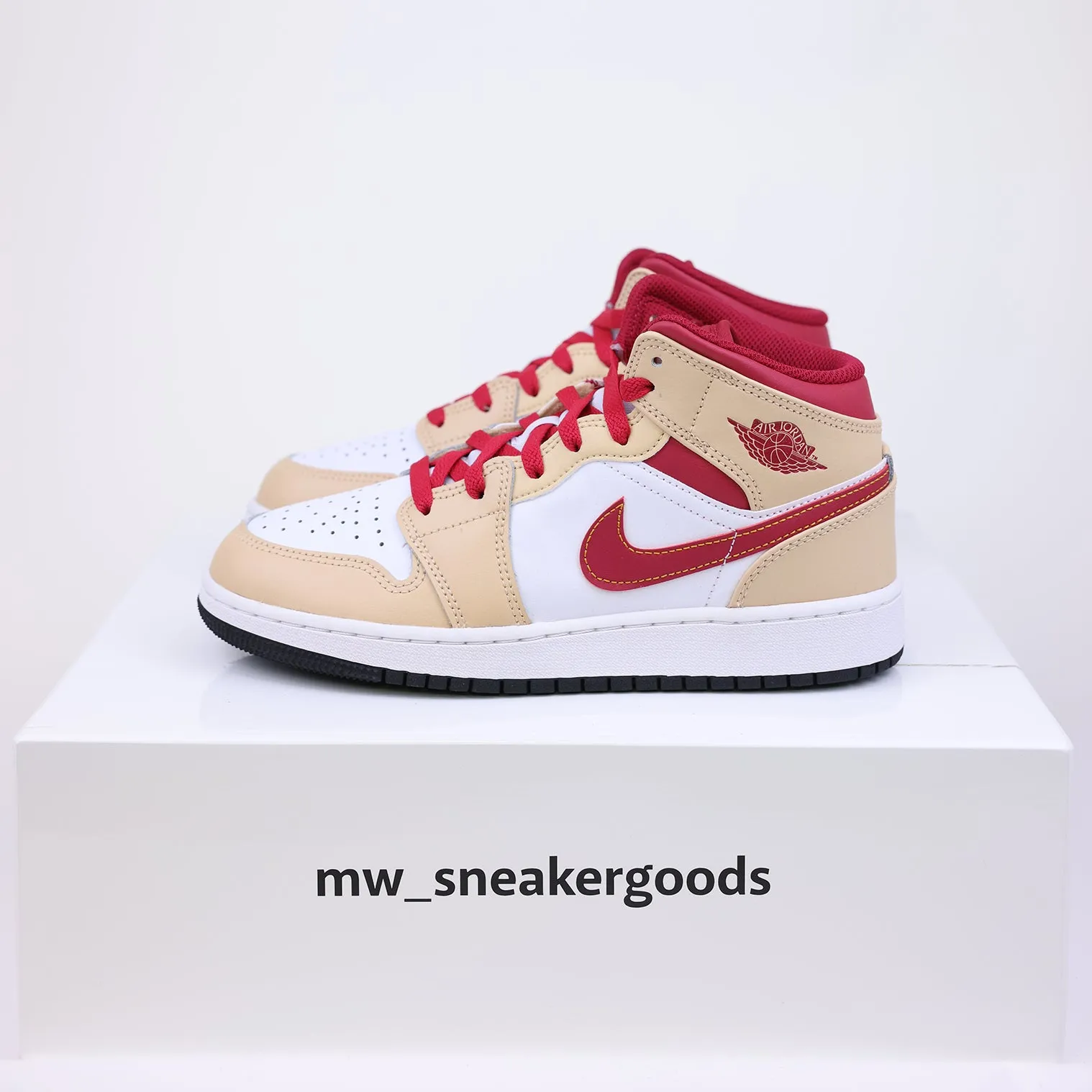 Jordan 1 Mid Beige Red